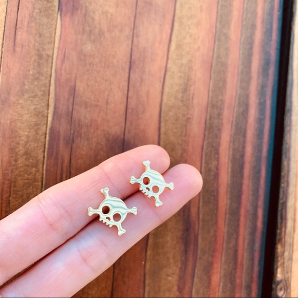 ROSE GOLD Skull Stainless Steel Stud Earrings With Gift Bag - Picture 3 of 5